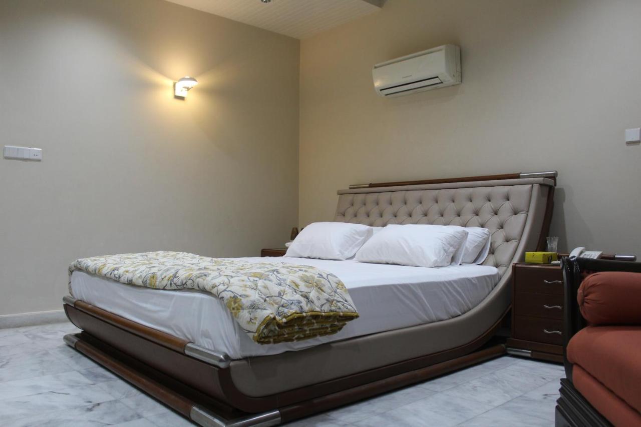 Hotel State Residency Bahawalpur Esterno foto