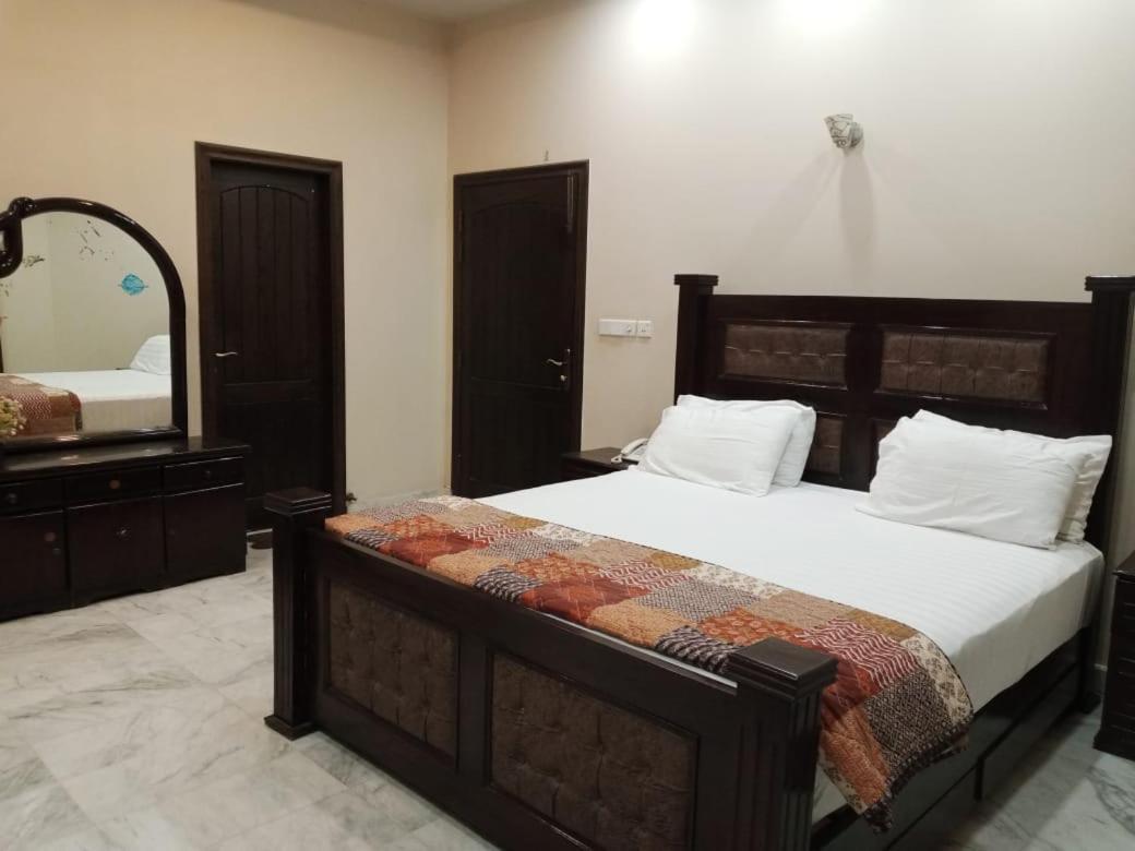 Hotel State Residency Bahawalpur Esterno foto